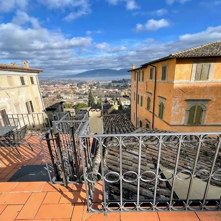 6 Guests With Terrace In Pedestrian Historic Centre Of