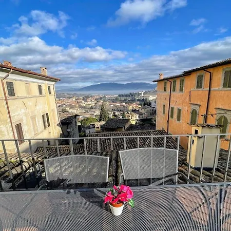 6 Guests With Terrace In Pedestrian Historic Centre Of Apartamento Spoleto