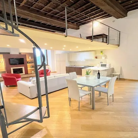 6 Guests With Terrace In Pedestrian Historic Centre Of *