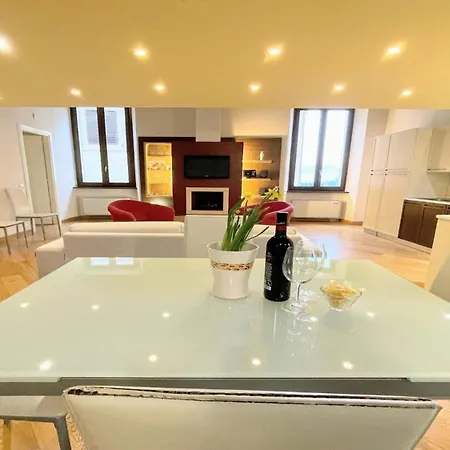 6 Guests With Terrace In Pedestrian Historic Centre Of Apartamento *