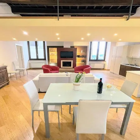 6 Guests With Terrace In Pedestrian Historic Centre Of