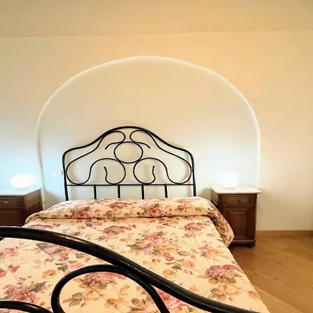 6 Guests With Terrace In Pedestrian Historic Centre Of