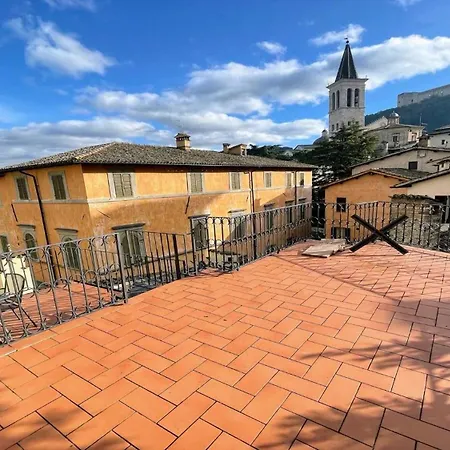 6 Guests With Terrace In Pedestrian Historic Centre Of Apartamento Spoleto