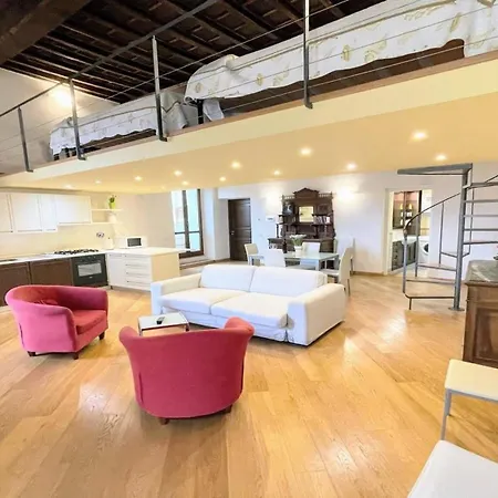 6 Guests With Terrace In Pedestrian Historic Centre Of *